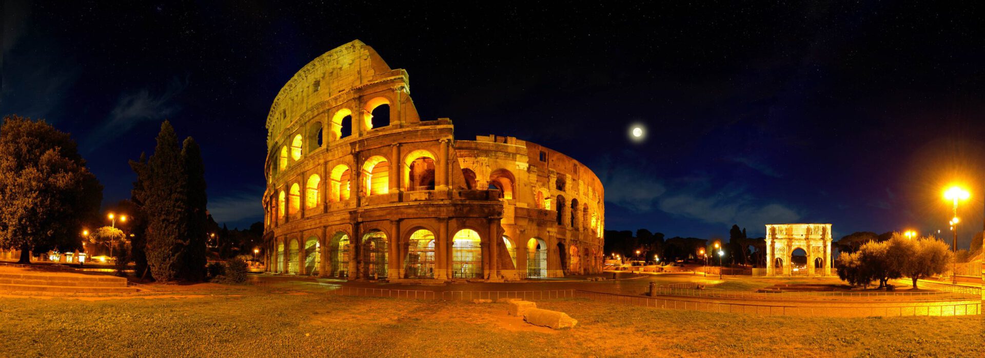 Uitsnede van een equirectangulair panorama van het Colosseum in Rome.